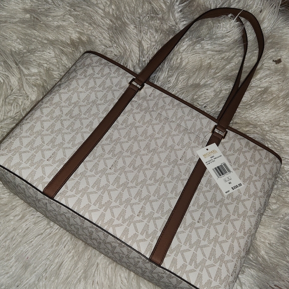 Michael kors purse - Picture 1 of 4
